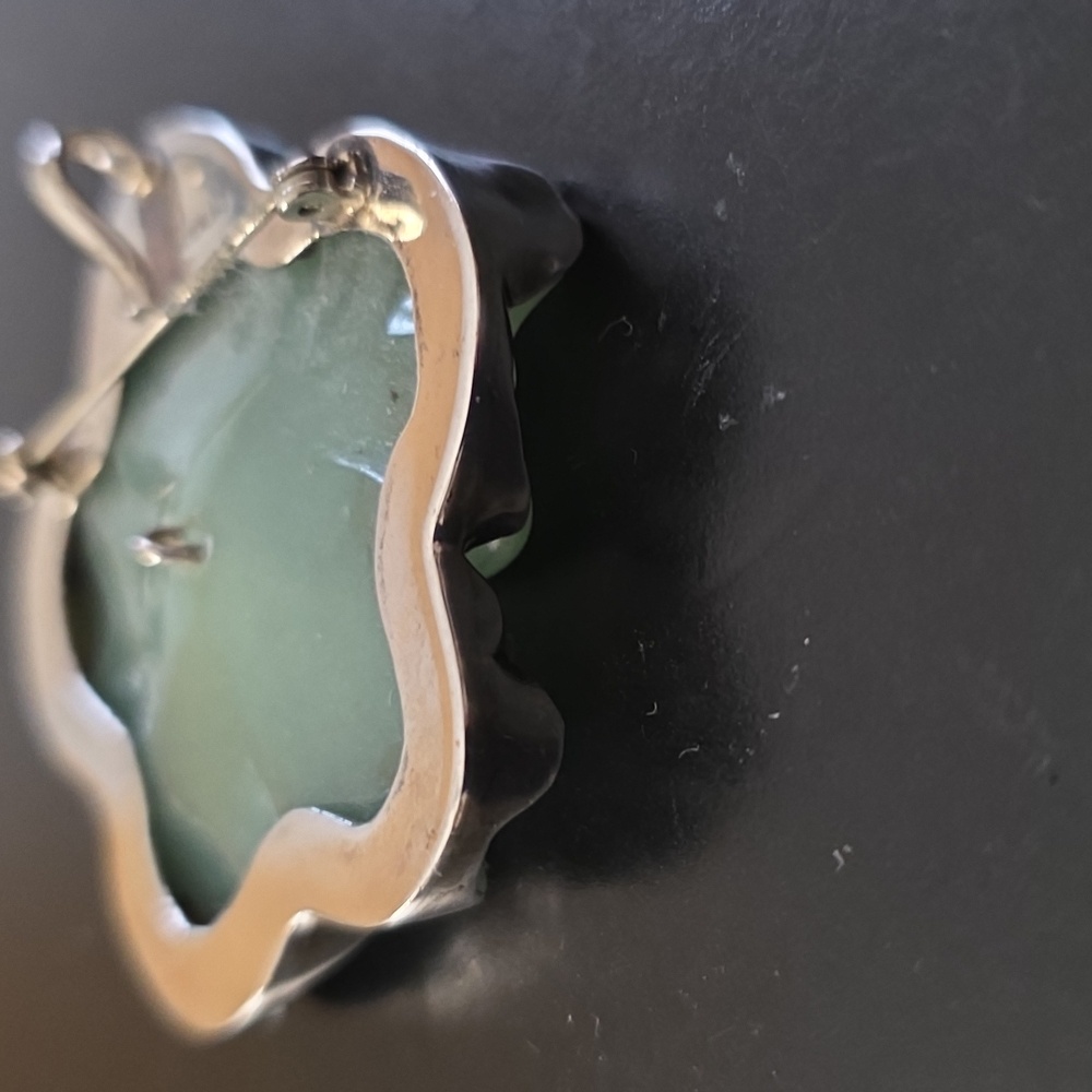 Amy Khan Russell Green Jade Flower Brooch - Picture 3 of 3